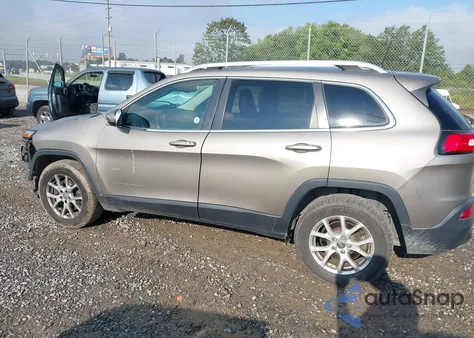 2017 Jeep Cherokee Latitude 4X4 from USA, damaged, VIN 1C4PJMCS4HW575646